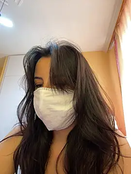 Snapshot of White-Petite chatting on June 4, 2026, 12:10 pm White-Petite online show from June 4, 2026, 12:10 pm