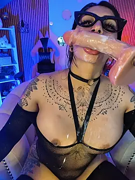 Snapshot of Tattooed_spittingdoll chatting on March 5, 2026, 11:54 pm Tattooed spittingdoll online show from March 5, 2026, 11:54 pm