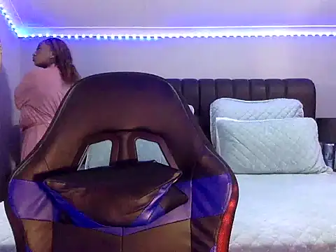 Snapshot of BOOTYBANGER24xx chatting on October 25, 2025, 2:44 am BOOTYBANGER24xx online show from October 25, 2025, 2:44 am