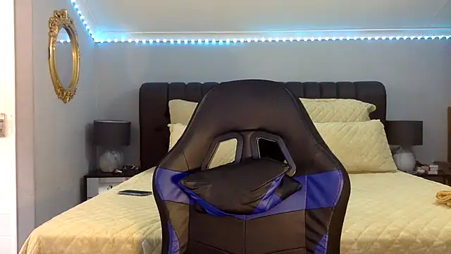 Snapshot of BOOTYBANGER24xx chatting on November 17, 2025, 7:34 am BOOTYBANGER24xx online show from November 17, 2025, 7:34 am