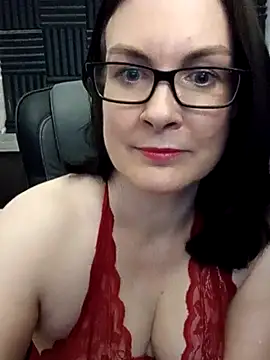 Snapshot of DesreRose chatting on April 5, 2026, 11:55 pm DesreRose online show from April 5, 2026, 11:55 pm
