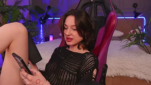 Devilinee online show from April 9, 2026, 7:14 am