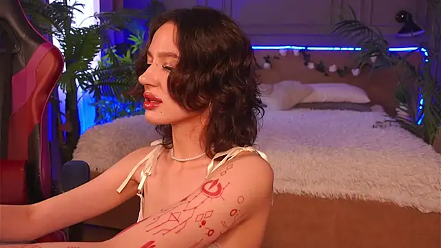 Devilinee online show from September 18, 2025, 6:49 am