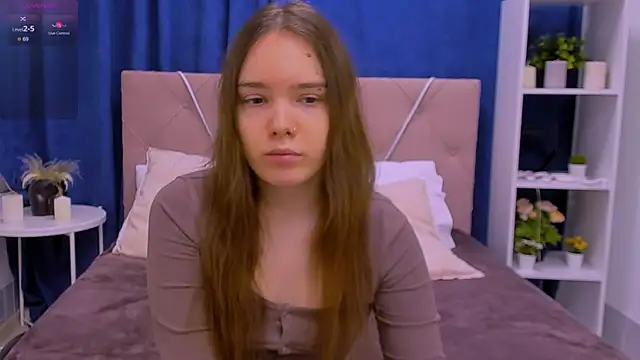 Janie JJ Curvie online show from December 18, 2025, 2:49 am