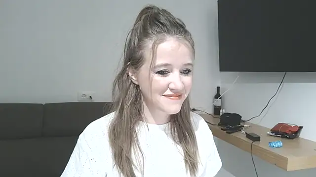 Snapshot of Neonstar chatting on April 6, 2026, 9:10 am Neonstar online show from April 6, 2026, 9:10 am