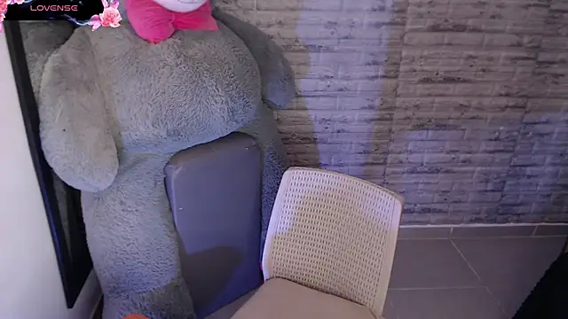 Snapshot of TinnaCobb chatting on January 10, 2026, 12:44 pm TinnaCobb online show from January 10, 2026, 12:44 pm