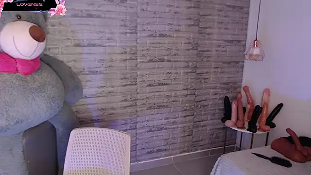 Snapshot of TinnaCobb chatting on December 5, 2025, 4:27 pm TinnaCobb online show from December 5, 2025, 4:27 pm