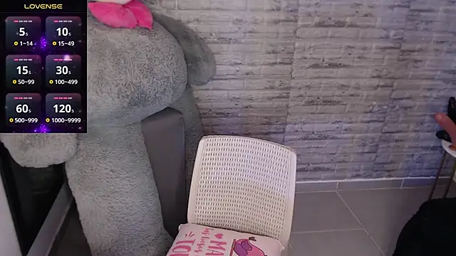 Snapshot of TinnaCobb chatting on October 23, 2025, 4:16 pm TinnaCobb online show from October 23, 2025, 4:16 pm