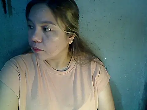 Snapshot of ambersmile chatting on February 10, 2026, 12:15 pm ambersmile online show from February 10, 2026, 12:15 pm