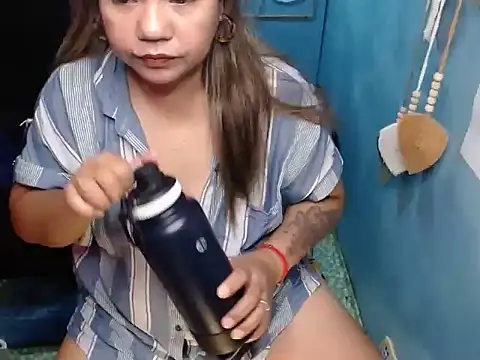 Snapshot of ambersmile chatting on December 17, 2025, 11:10 pm ambersmile online show from December 17, 2025, 11:10 pm