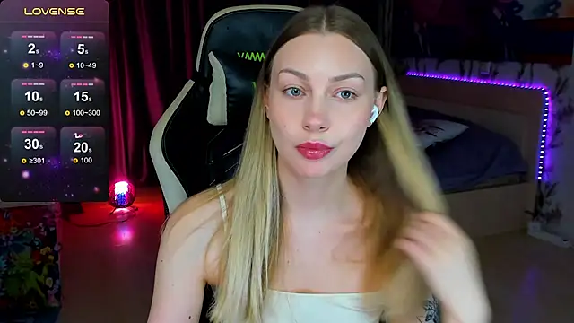 Snapshot of BiMolly chatting on November 18, 2025, 7:50 pm BiMolly online show from November 18, 2025, 7:50 pm