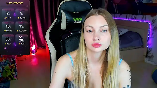 Snapshot of BiMolly chatting on November 13, 2025, 9:40 pm BiMolly online show from November 13, 2025, 9:40 pm