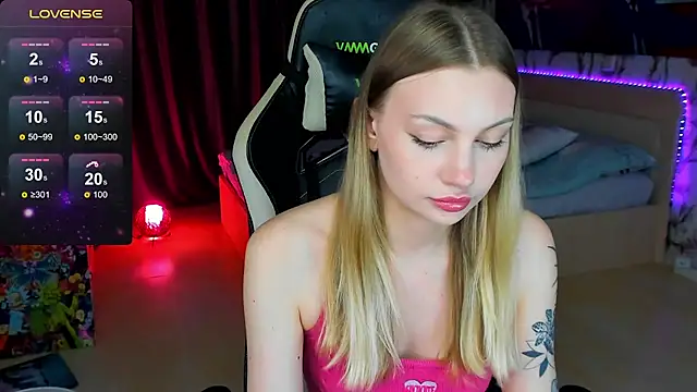 Snapshot of BiMolly chatting on October 29, 2025, 3:38 am BiMolly online show from October 29, 2025, 3:38 am