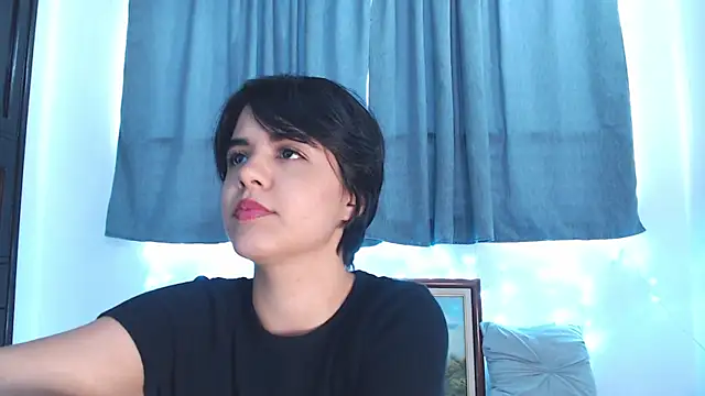 mia collins x online show from April 10, 2026, 8:05 pm