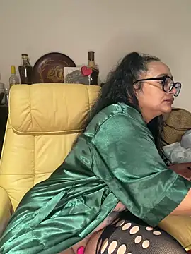 PichyPrettyPussy online show from November 5, 2025, 3:04 pm