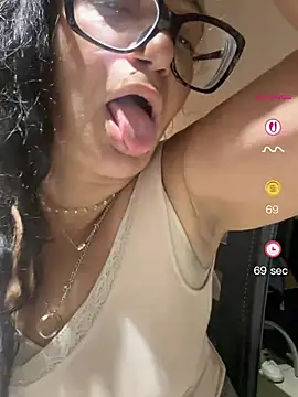 Snapshot of PichyPrettyPussy chatting on April 23, 2026, 3:02 pm PichyPrettyPussy online show from April 23, 2026, 3:02 pm