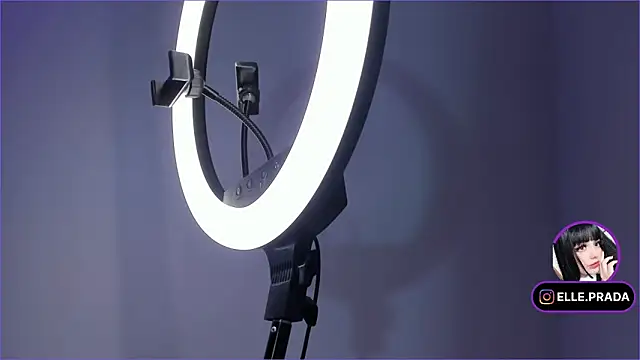 Elle online show from February 22, 2025, 3:23 am