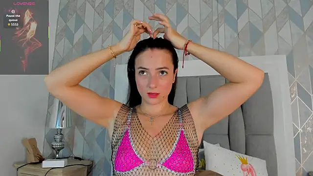 Princsgirl  online show from October 21, 2025, 7:46 pm