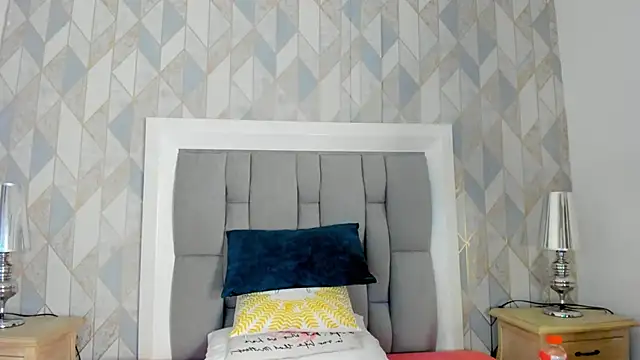 Princsgirl  online show from February 3, 2026, 6:57 pm