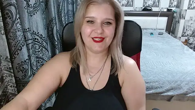 Snapshot of Boolochka chatting on May 19, 2026, 8:05 pm Boolochka online show from May 19, 2026, 8:05 pm