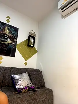 Shantal Lovee online show from November 23, 2025, 6:07 pm