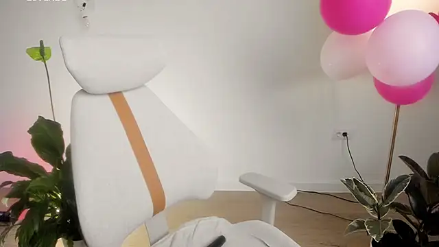 Snapshot of Pokemeboy chatting on March 13, 2025, 9:16 pm Pokemeboy online show from March 13, 2025, 9:16 pm