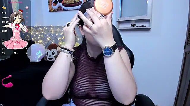 angelaagomez online show from November 5, 2025, 6:11 pm