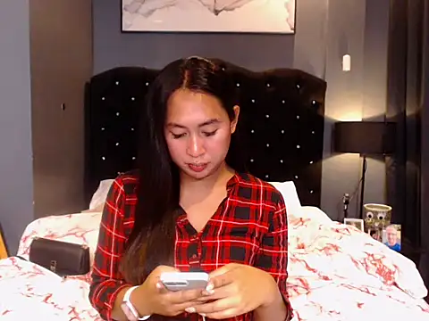 HOTTESTCANDYTS online show from May 5, 2026, 5:27 pm