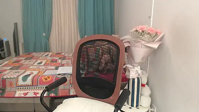 LuxuryNika online show from October 3, 2025, 2:51 pm