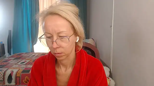 LuxuryNika online show from September 15, 2025, 7:53 am