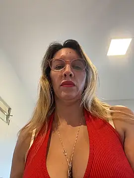 Gatitacarlita online show from March 3, 2026, 10:33 am