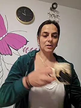 IsabelleCraft online show from February 9, 2026, 8:01 am