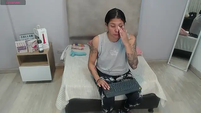 valevicious online show from November 22, 2025, 1:32 pm