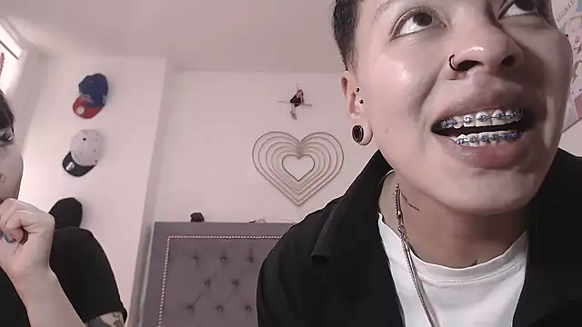 dulce maria x online show from February 5, 2026, 7:10 pm