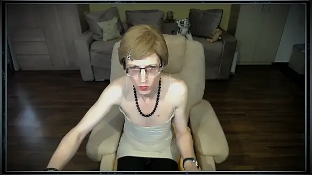 Snapshot of clementine chatting on March 5, 2026, 8:44 am clementine online show from March 5, 2026, 8:44 am