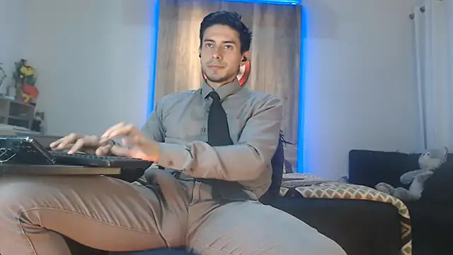 Snapshot of Andrew_4_ chatting on September 9, 2025, 5:28 am Andrew 4 online show from September 9, 2025, 5:28 am