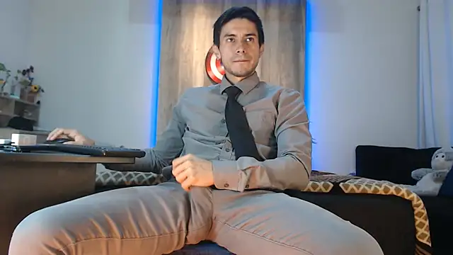 Snapshot of Andrew_4_ chatting on September 28, 2025, 8:32 am Andrew 4 online show from September 28, 2025, 8:32 am