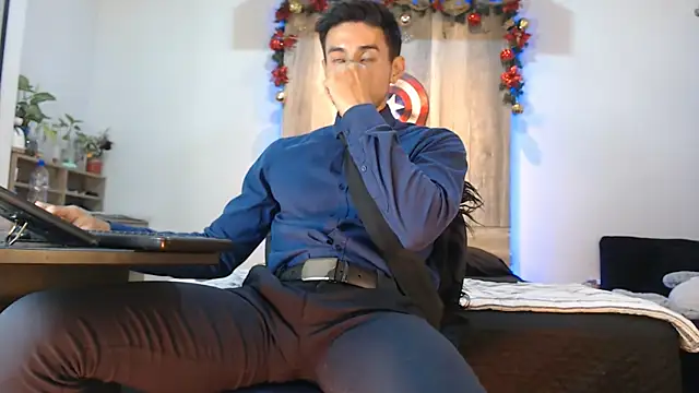 Snapshot of Andrew_4_ chatting on December 18, 2025, 5:45 am Andrew 4 online show from December 18, 2025, 5:45 am