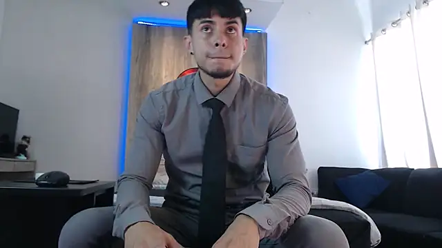 Snapshot of Andrew_4_ chatting on February 20, 2025, 6:35 pm Andrew 4 online show from February 20, 2025, 6:35 pm