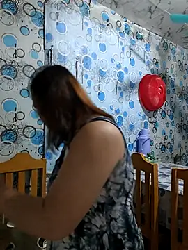 Snapshot of XXLorie_02 chatting on April 13, 2026, 11:47 am XXLorie 02 online show from April 13, 2026, 11:47 am