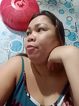 Snapshot of XXLorie_02 chatting on May 15, 2026, 9:13 pm XXLorie 02 online show from May 15, 2026, 9:13 pm