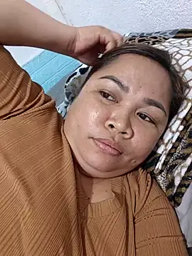 Snapshot of XXLorie_02 chatting on April 16, 2026, 12:28 pm XXLorie 02 online show from April 16, 2026, 12:28 pm