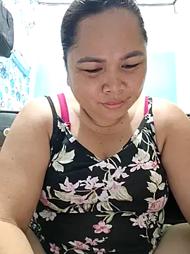 Snapshot of XXLorie_02 chatting on May 25, 2026, 2:44 am XXLorie 02 online show from May 25, 2026, 2:44 am