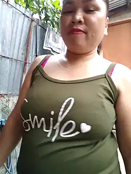 Snapshot of XXLorie_02 chatting on April 7, 2026, 9:44 am XXLorie 02 online show from April 7, 2026, 9:44 am