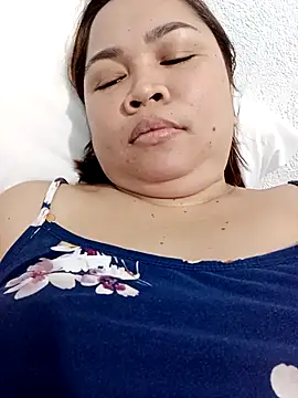 XXLorie 02 online show from October 12, 2025, 12:28 pm