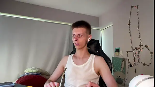 Snapshot of vladdymeow chatting on December 29, 2024, 3:24 pm vladdymeow online show from December 29, 2024, 3:24 pm