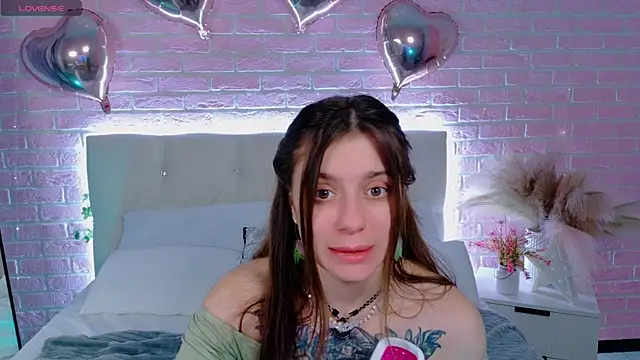 Eille Elfie online show from November 18, 2025, 5:55 am