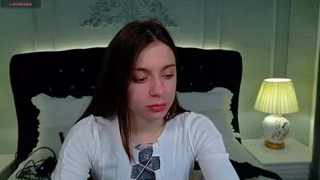 Eille Elfie online show from November 28, 2025, 5:18 am