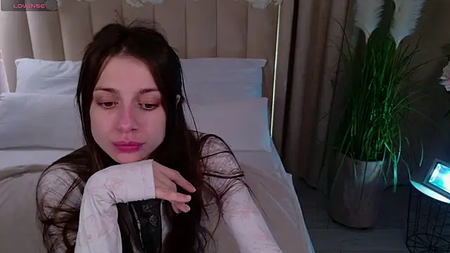 Eille Elfie online show from October 7, 2025, 4:35 am