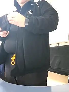 Andrew1900529 online show from December 19, 2024, 7:51 am